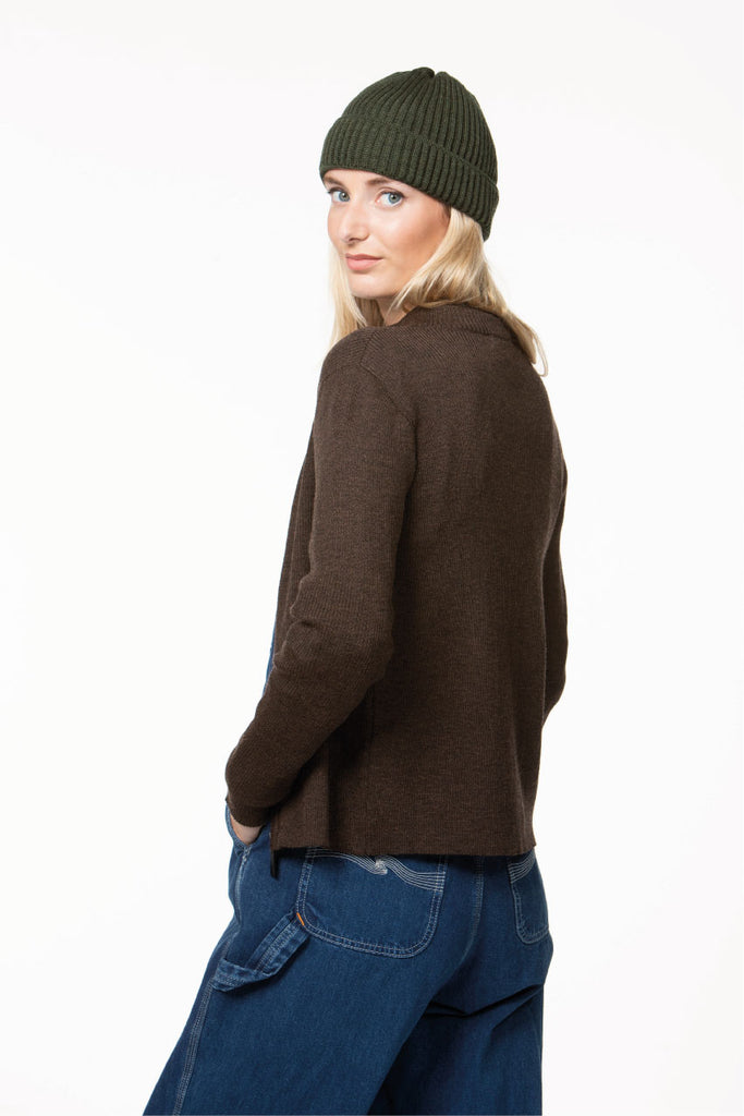Fenna-dark-brown-back