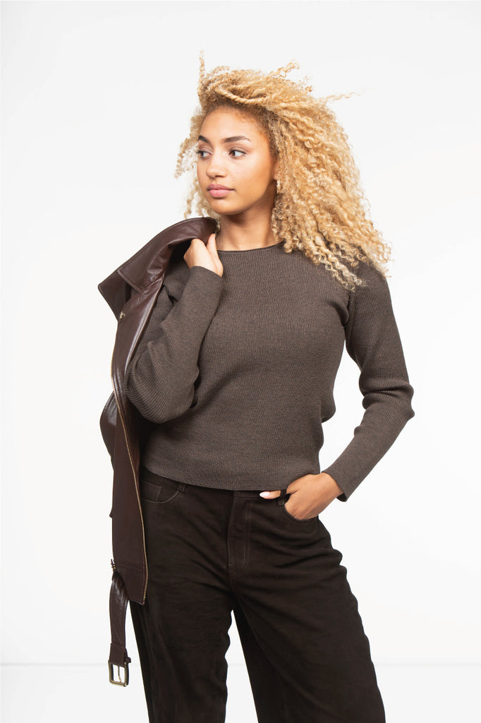Liv dark brown front 2
