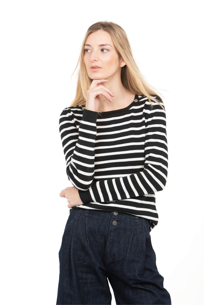 Nynke navy ow close