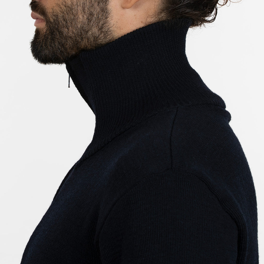 Friso navy detail