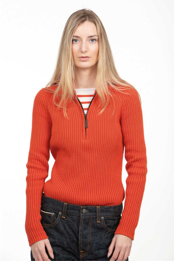Skipper terra close