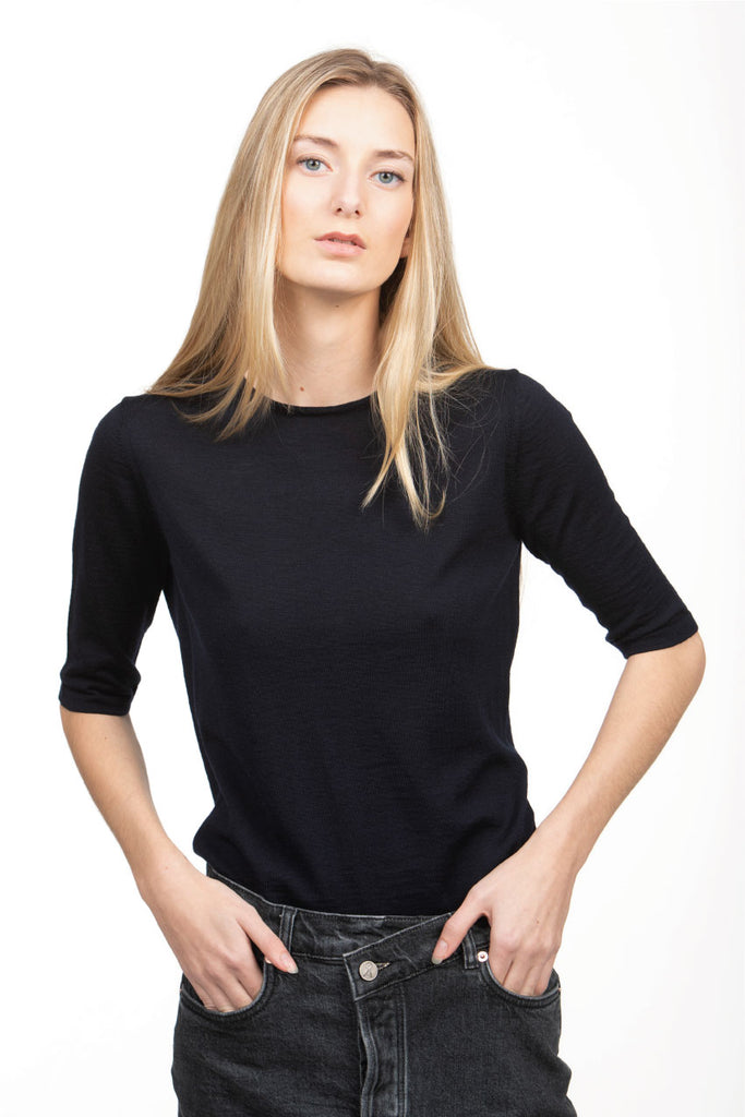 Lot navy front