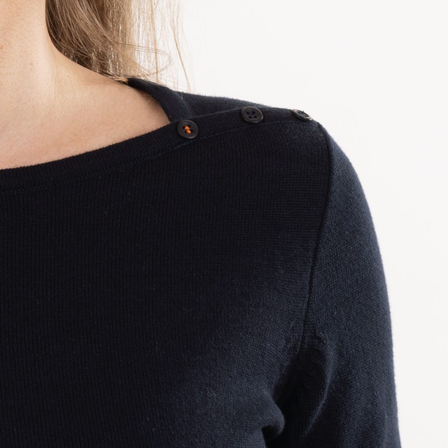 Nynke navy detail